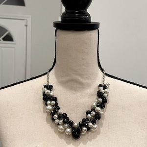 Black and white beaded pearl-look necklace